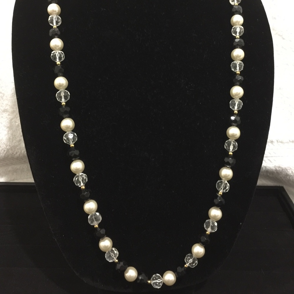 Black and White Fashion Necklace